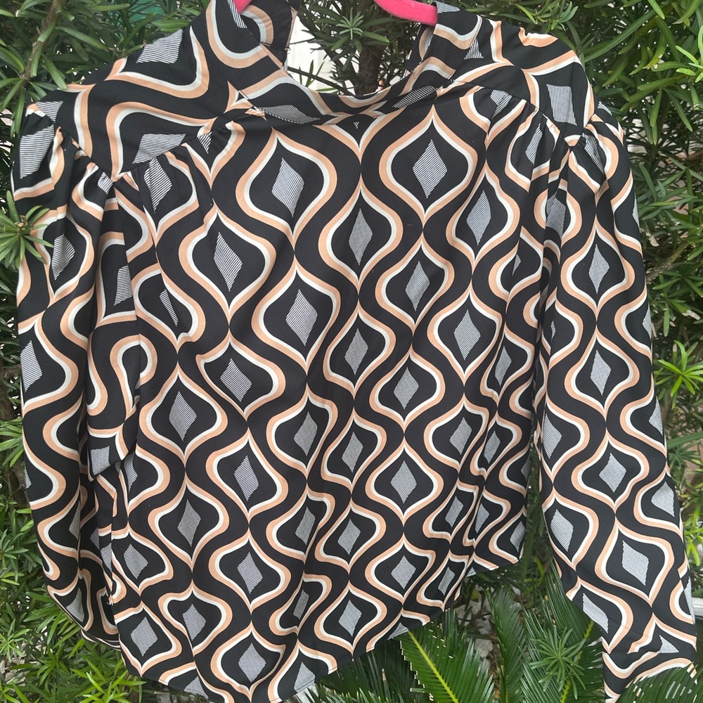 Geometric print long sleeve blouse